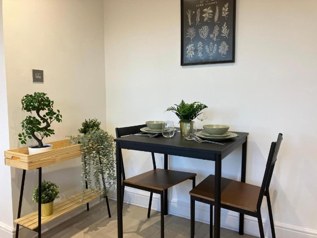 Awesome Refurbished 1 Bed Flat Few Steps To High St ! - 2 East House Apartment เอปซอม ภายนอก รูปภาพ
